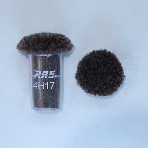 ARS 4H17 Wool Pom