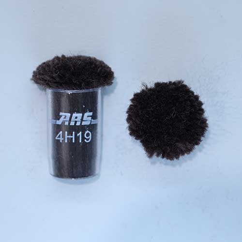 ARS 4H19 Wool Pom